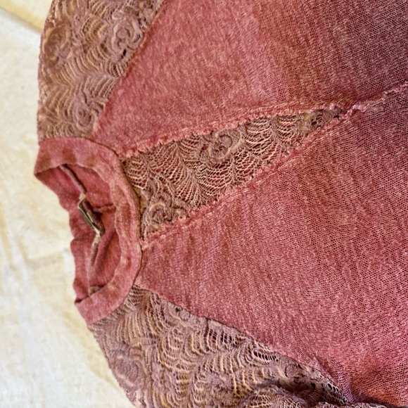 GIMMICKS BY BKE, BUCKLE Jeans Pink Mauve Washed Knit Lace Long Sleeve Top Sz XS - Picture 10 of 16